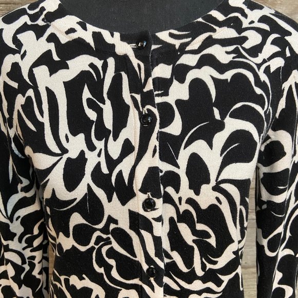 ✨🖤Banana Republic Black and White Cardigan🖤✨ - Picture 4 of 6